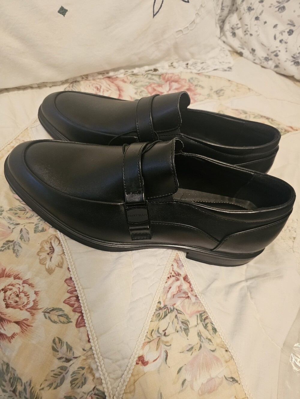 New mens size 11 Perry Ellis portfolio (ultrafoam)